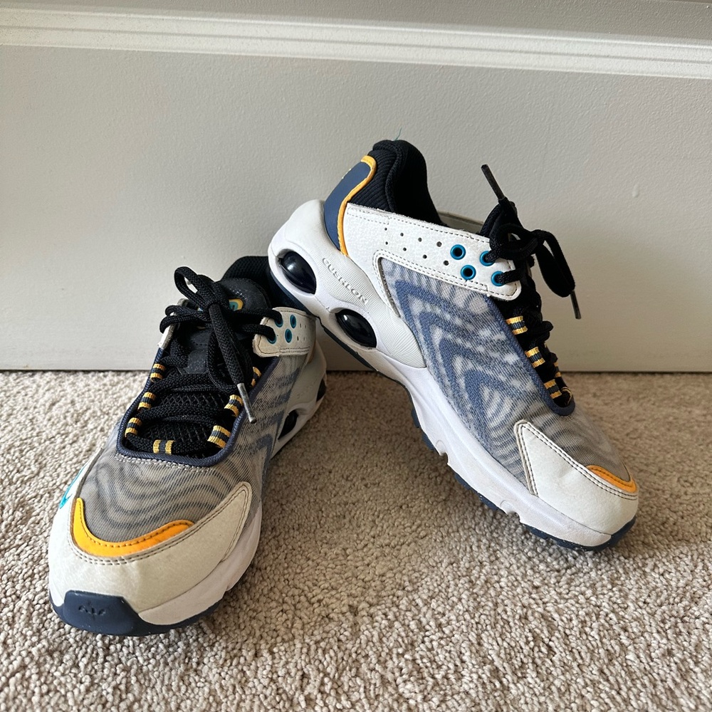 Big Kid’s Unisex Nike Air Max Sneakers Size 3.5Y DQ0296-102